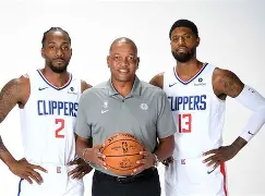 关于今晚体能课后，洛杉矶快船防线松动备战NBA季后赛，质疑声仍在，团队化学反应显著的信息