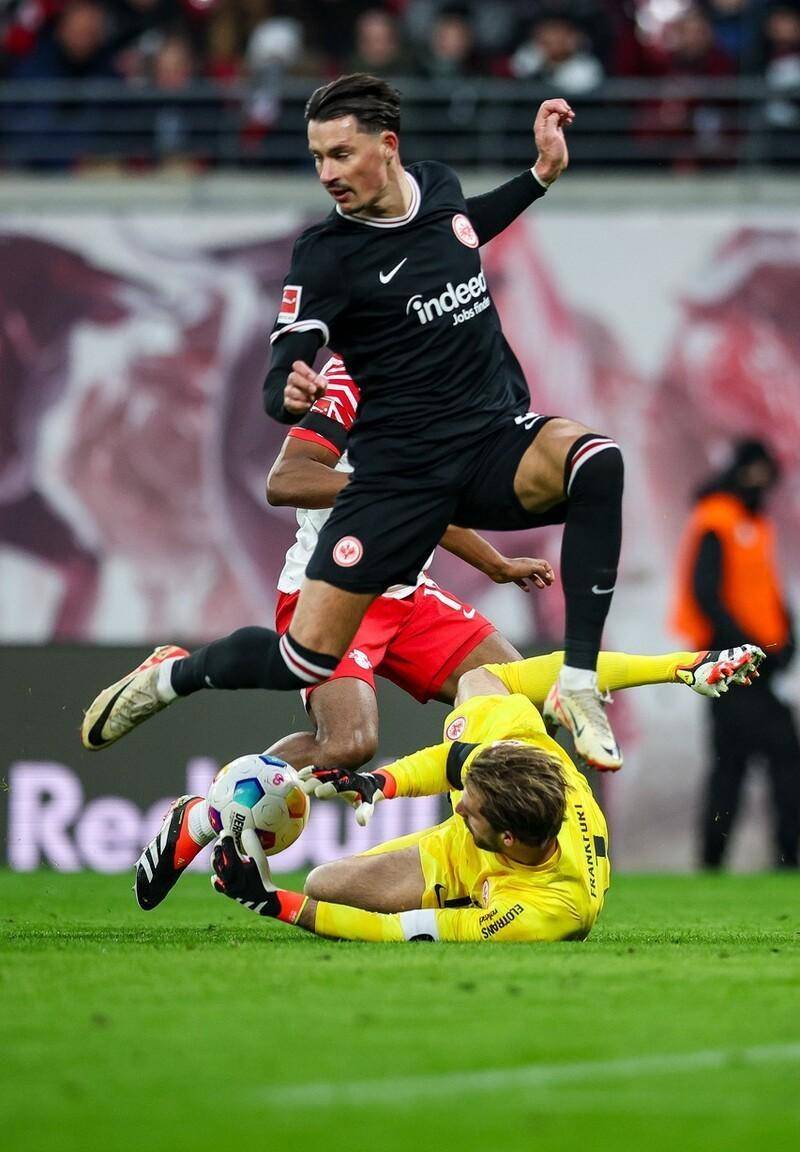 kaiyun官网-赛地聚焦：德国杯赛前热度飙升，法兰克福豪取连胜，媒体盛赞，高层口径保持一致(德国杯29日最新消息)